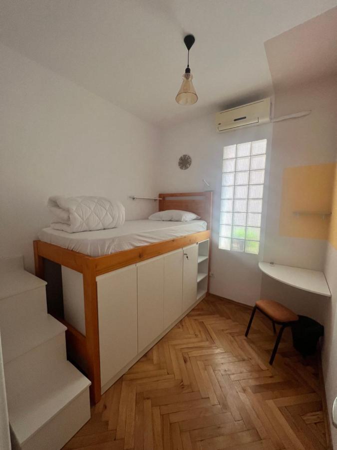 Trip'N'Hostel Chill Zone 地拉那 外观 照片