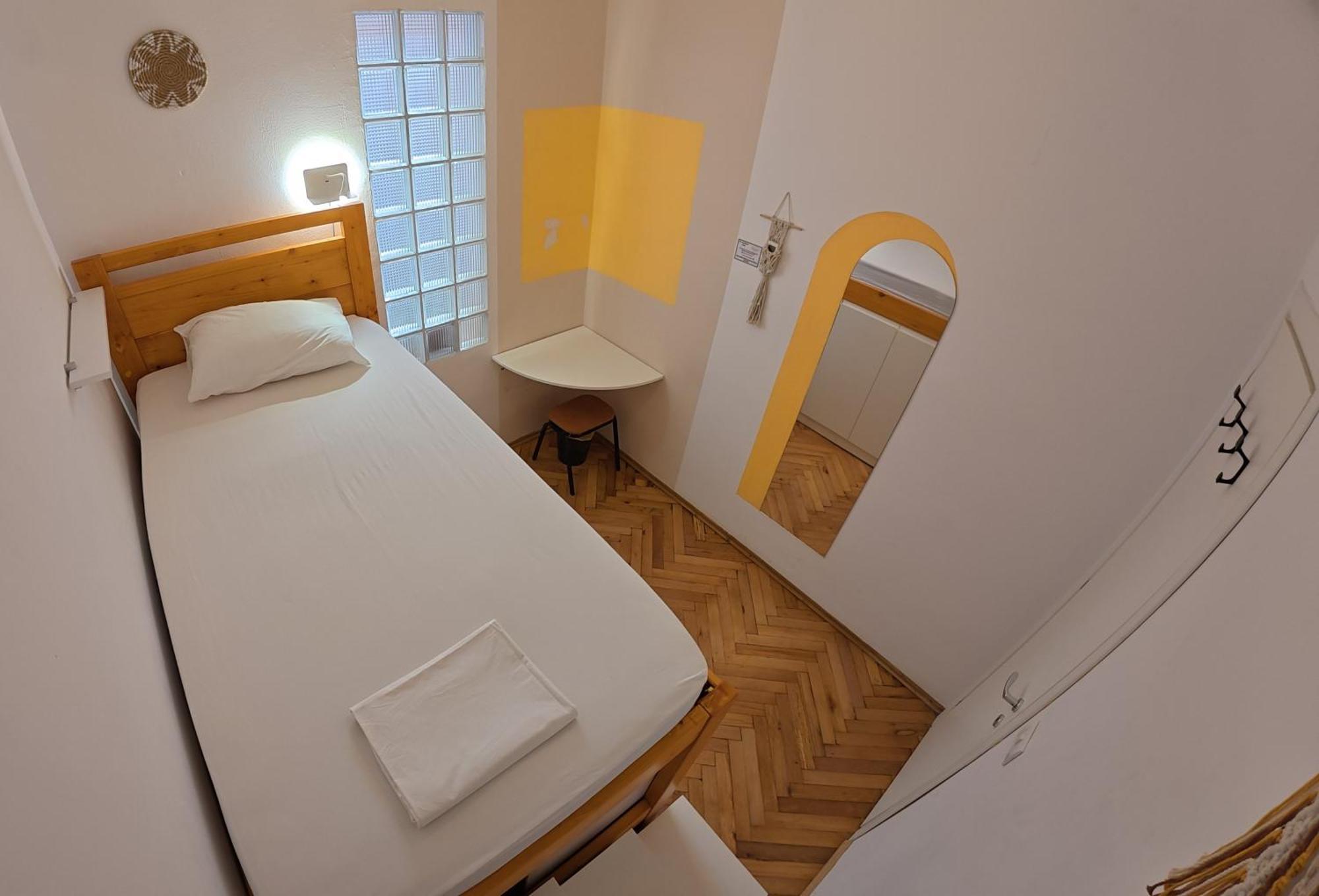 Trip'N'Hostel Chill Zone 地拉那 外观 照片